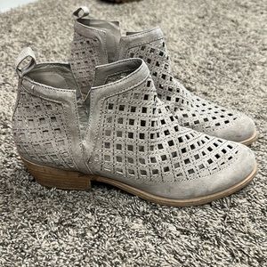 Carlos Ankle Bootie Size 8. Good condition.